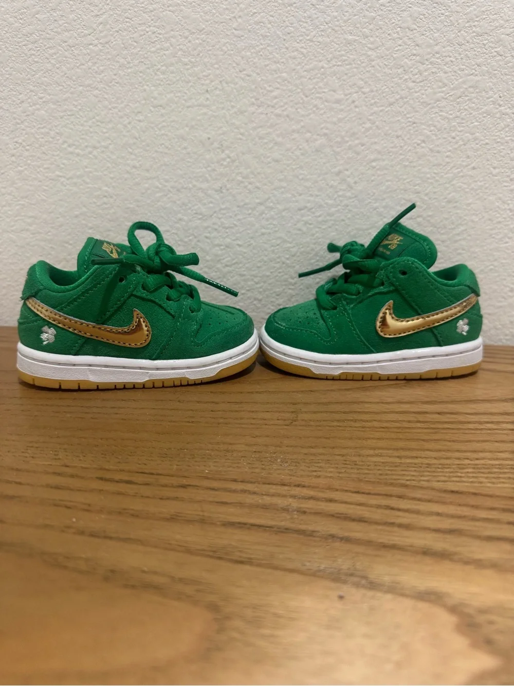 Nike SB Dunk Low Pro St. Patrick's Day Green Suede Gold Swoosh Gum Sole Size 4C